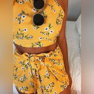 Kendall & Kylie Yellow Summer Floral Skort Size medium